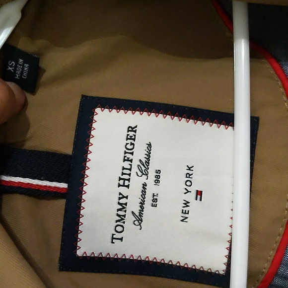 Classic Tommy Hilfiger Double-breasted Trench w/ Hood, Belt,& Pockets sz XS, Tan - Picture 10 of 14